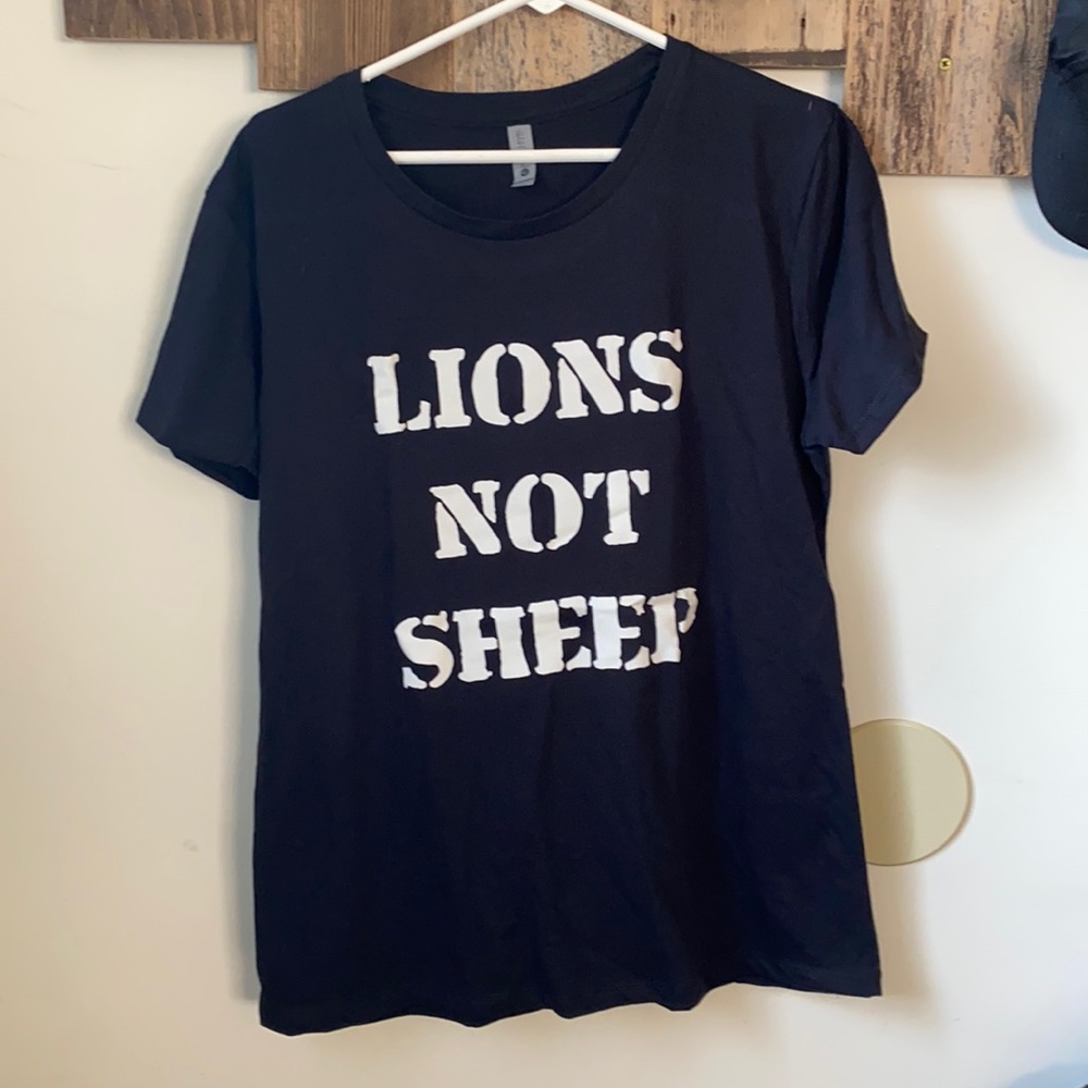 NWOT Lions Not Sheep tee